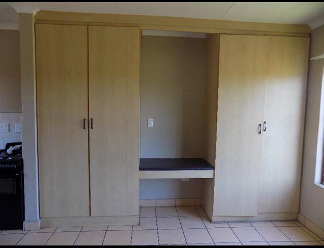 1 BEDROOM PROPERTY TO RENT IN DIE BULT